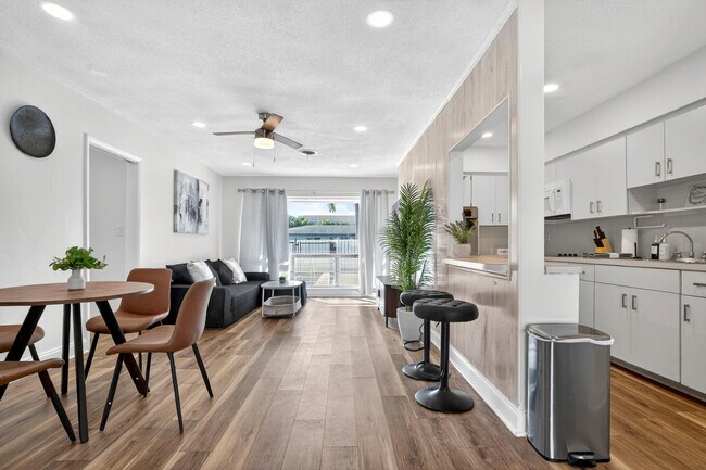 Building Photo - 1761 NE 55th St