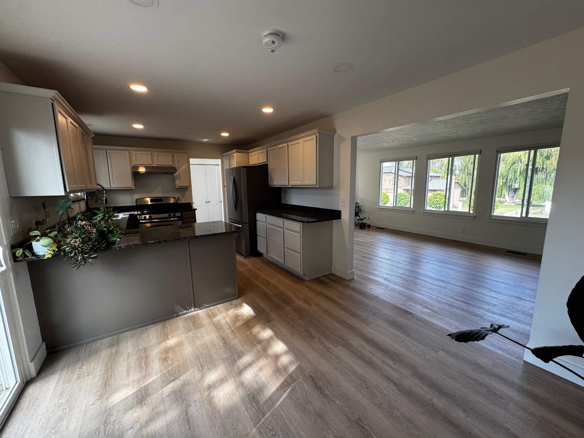 Building Photo - 10543 S Weeping Willow Dr