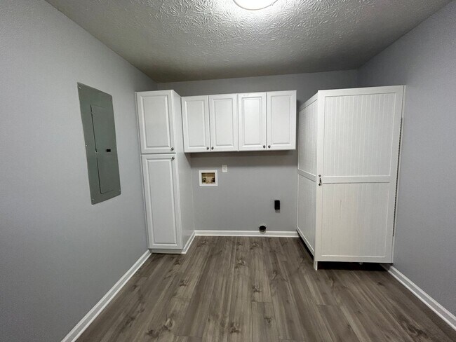 Building Photo - **ASK HOW YOU CAN MOVE IN WITH NO SECURITY DEPOSIT**8546 East Union Hill Rd: Ranch Home with 16x2...