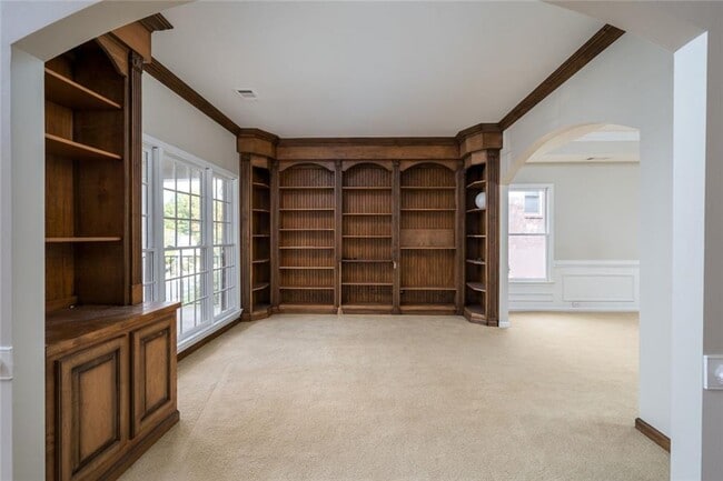 Building Photo - 174 Ennisbrook Dr SE