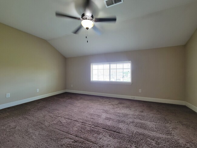 Building Photo - 12304 NW Fox Creek Drive