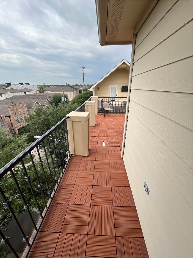 Building Photo - 5940 Kansas St