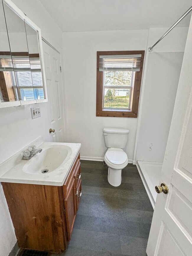 Building Photo - Own Your Own 3 Bedroom Home