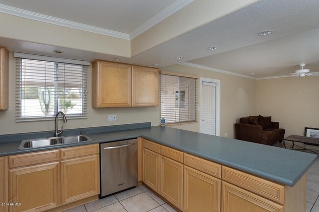 Building Photo - 610 E Malibu Dr