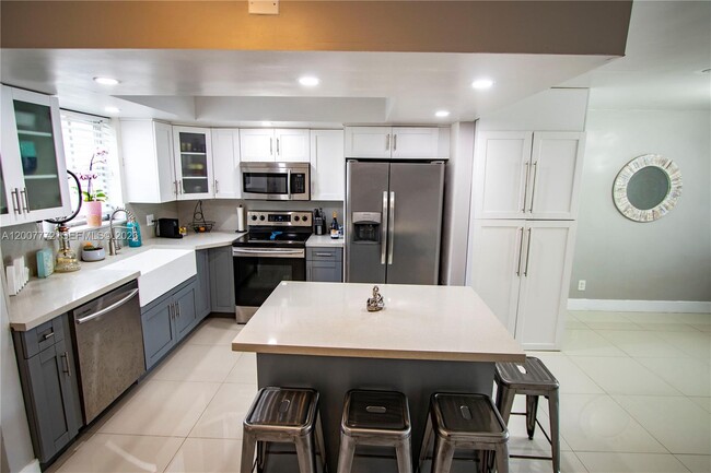 Building Photo - 2117 NE 123rd St