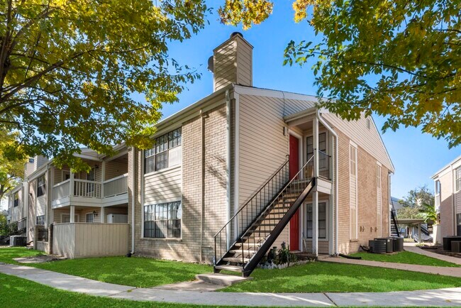 Building Photo - 2750 Holly Hall St