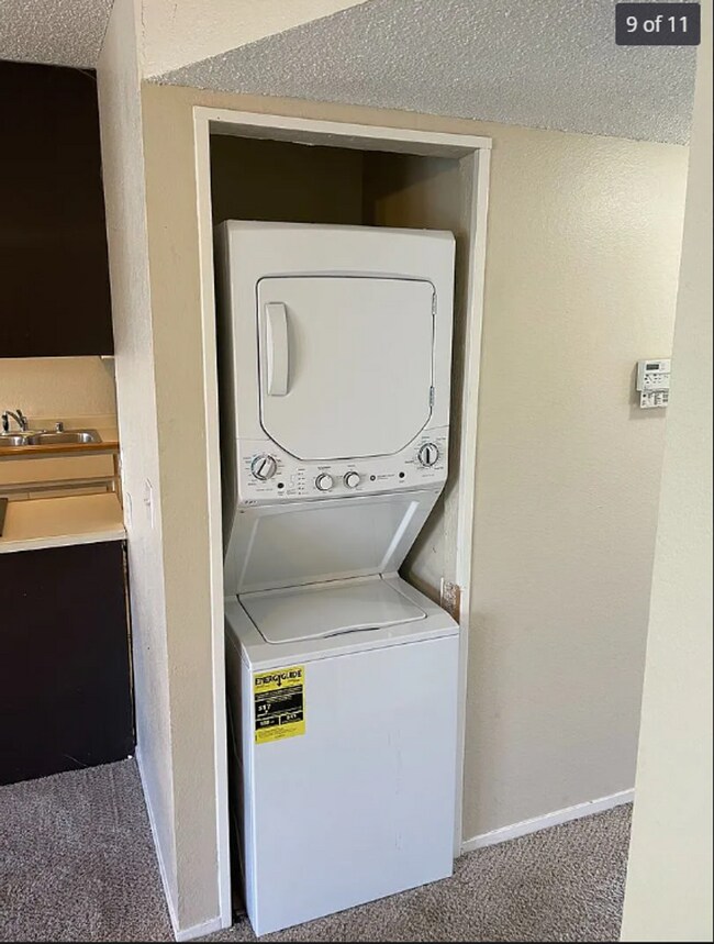 Building Photo - 2 Bed 1 Bath