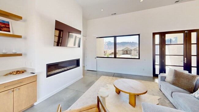 Building Photo - 2183 S Salida Del Sol