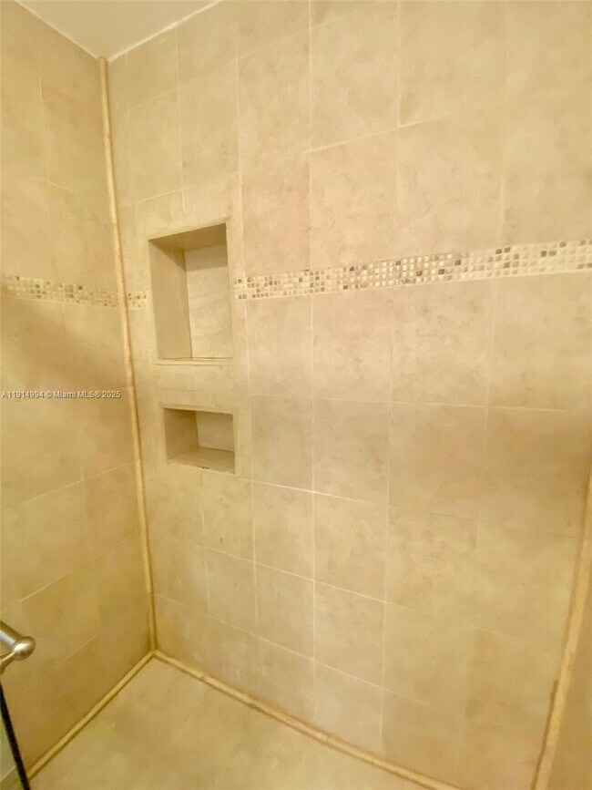 Building Photo - 6568 SW 41st Pl