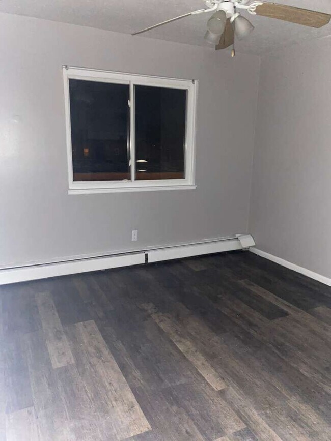 Building Photo - 1885 N Taylor Rd