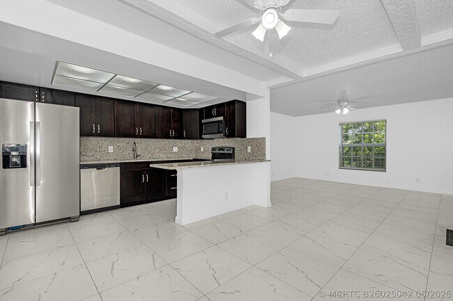 Building Photo - 8706 W Sample Rd