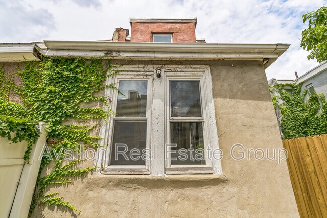Building Photo - 1124 W Nevada St