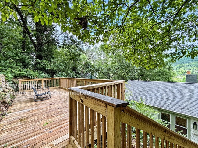 Building Photo - 4422 Edelweiss St