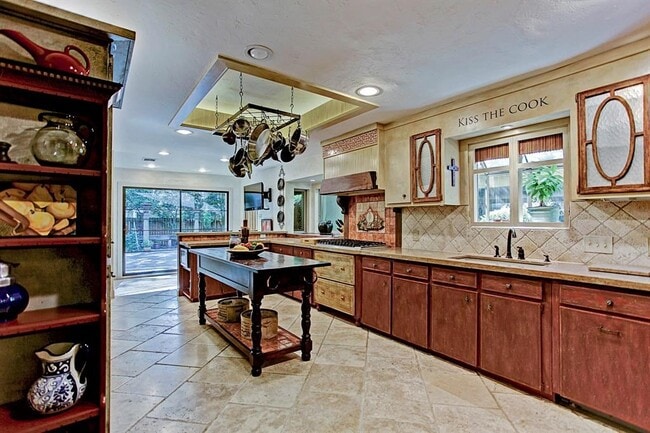 Building Photo - 2607 Crossvine Cir