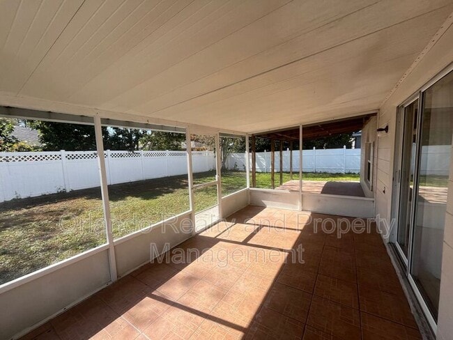 Building Photo - 204 Canterbury Ct