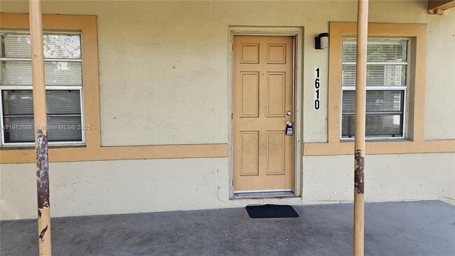 Primary Photo - 1610 NW 7th Pl