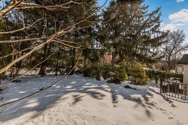 Building Photo - 5630 Riverdale Ave