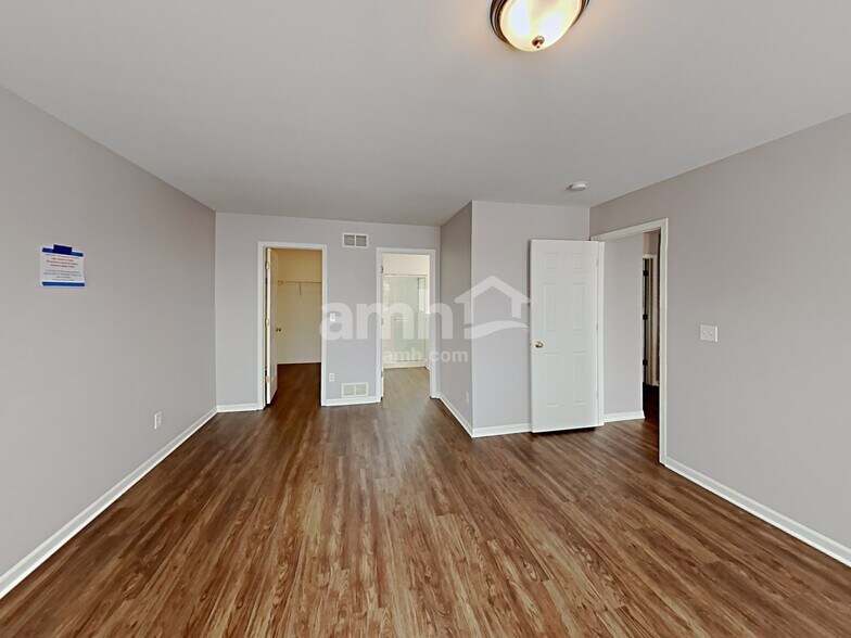 Building Photo - 204 Stearn Dr