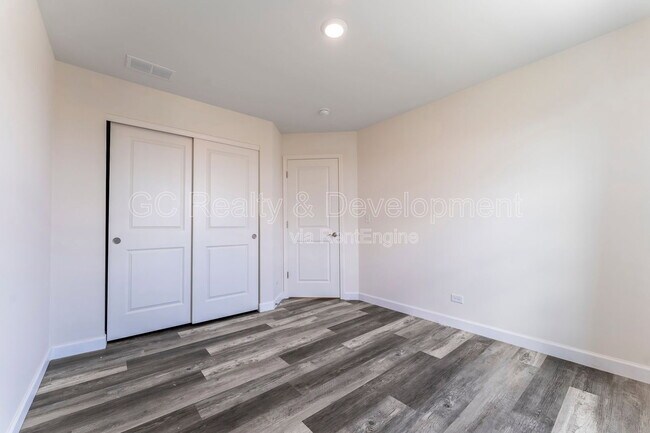 Building Photo - 596 Cimmaron Cir