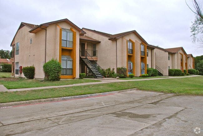 Building Photo - The Castle Glen Apartments