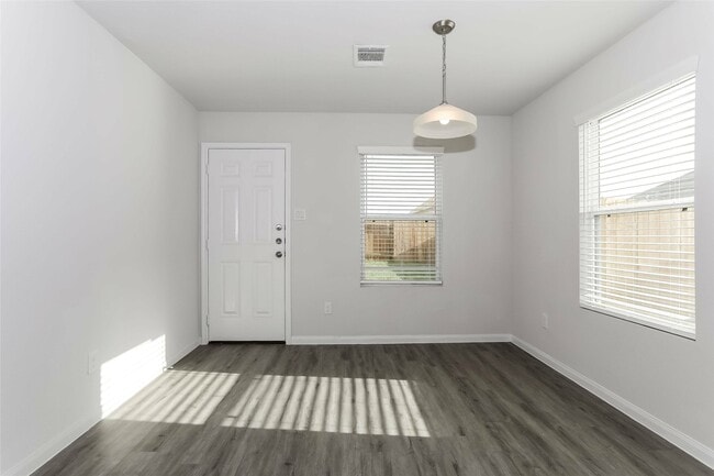 Building Photo - 106 Blue Crane St