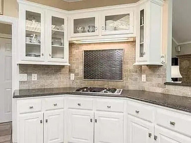 Building Photo - 5607 Courtyard Dr