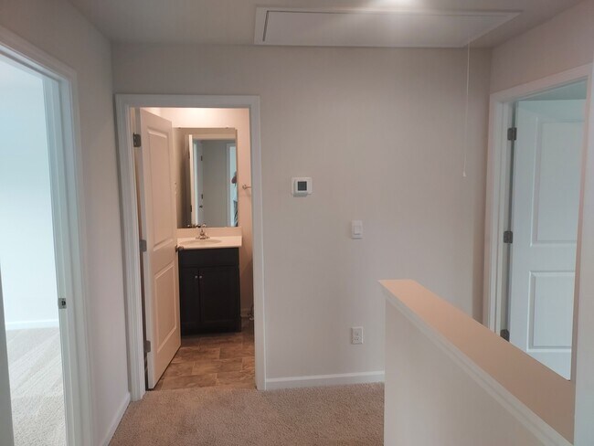 Building Photo - 120 Clear Creek Ln