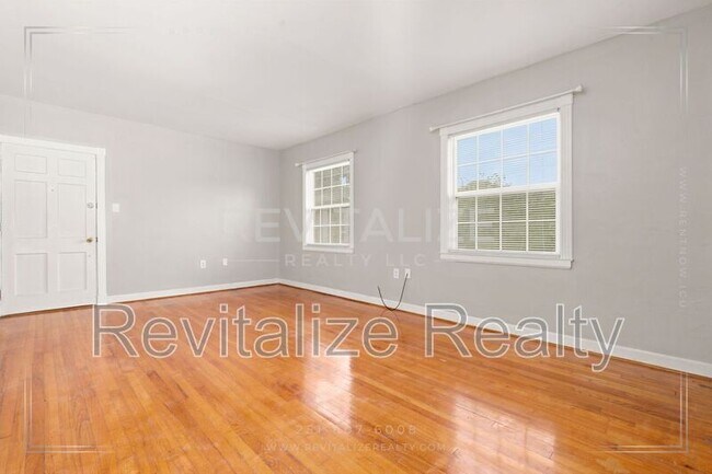 Building Photo - 214 Upham St