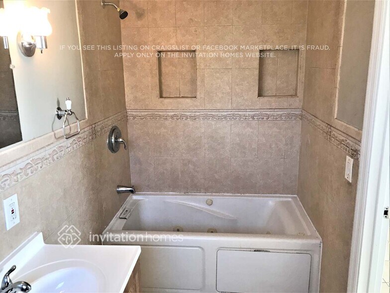 Building Photo - 3210 SW 67th Way