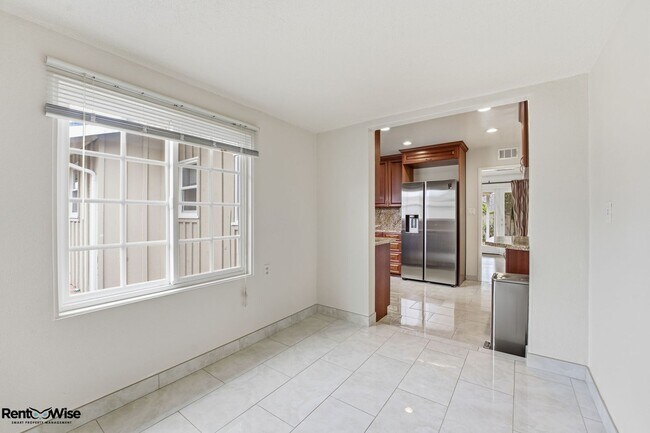 Building Photo - 536 W Hillsdale Blvd