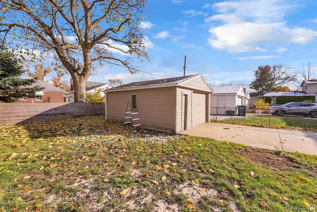 Building Photo - 3237 Pardee Ave