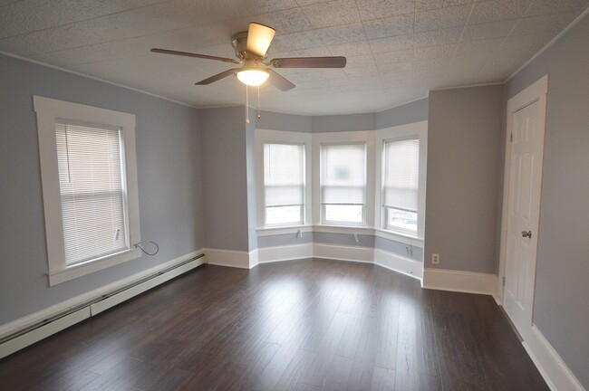 Building Photo - 475 Water St