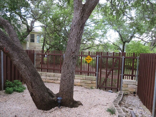 Building Photo - MORADO COVE CONDOS  --  FREE RENT - CALL F...