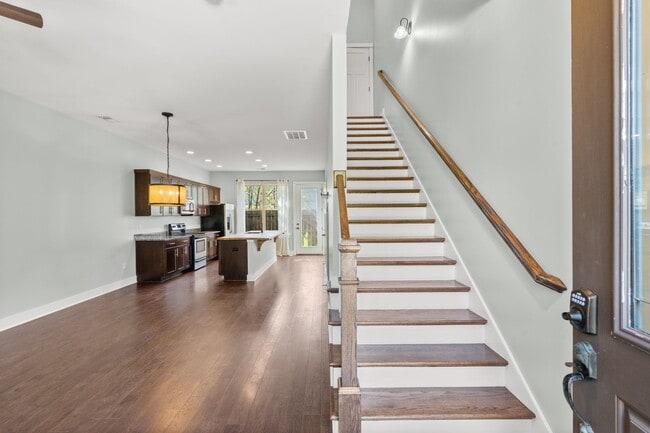 Building Photo - 1106 Stratford Ave