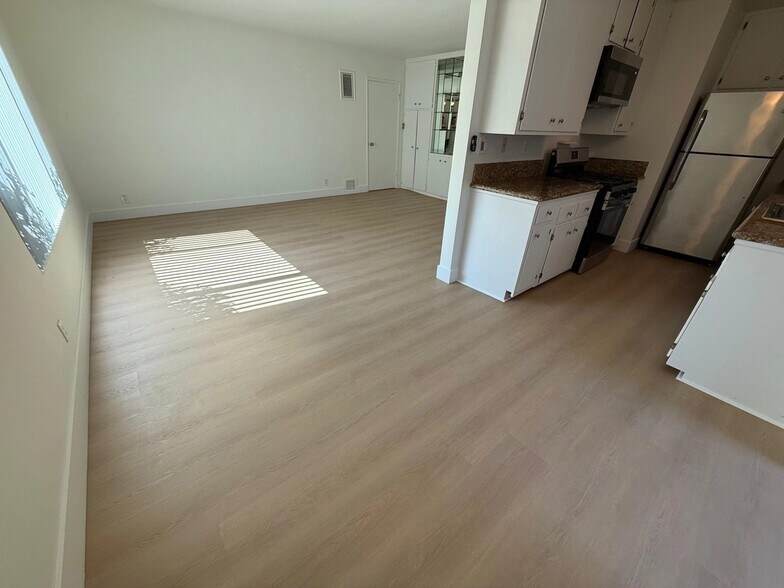 Building Photo - 3806 Pacific Ave