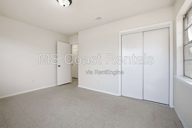 Building Photo - 16205 Seville Ct