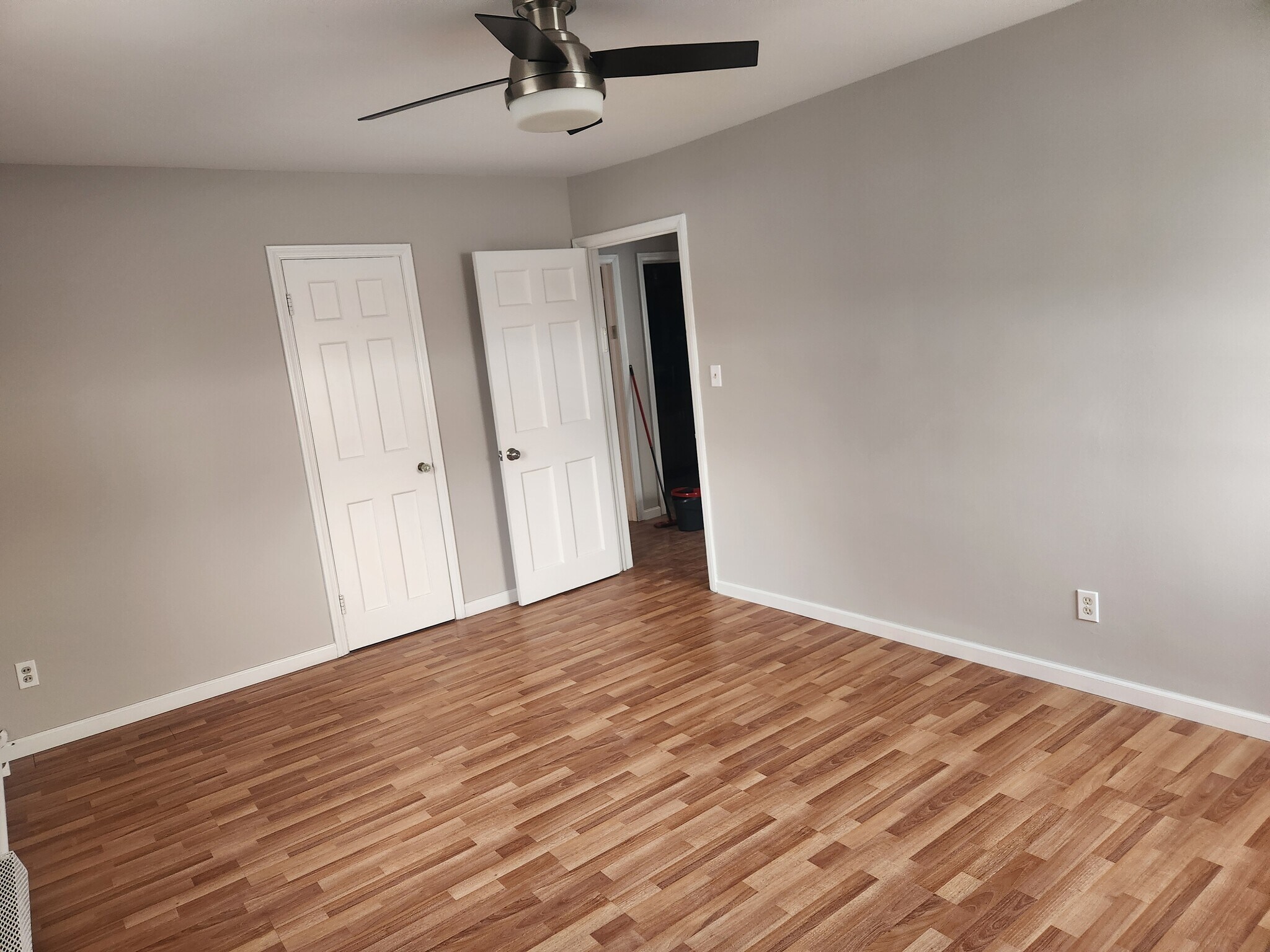 Building Photo - 13797 Cedar Rd