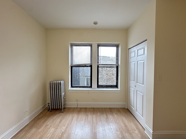 Building Photo - 4854 N Damen Ave