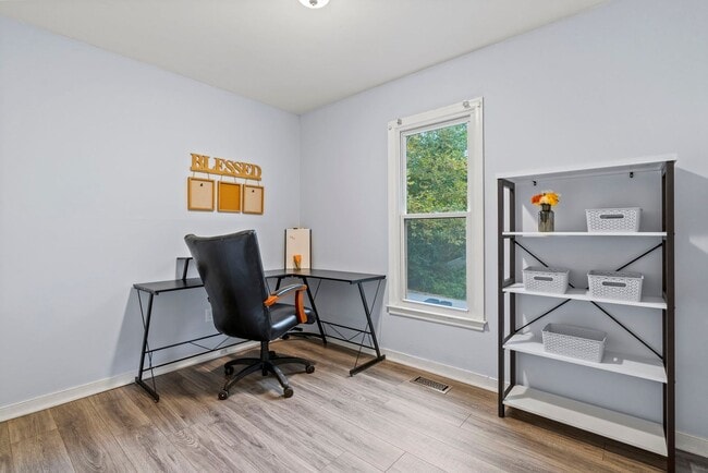 Building Photo - Charming 3/2 Home for Rent