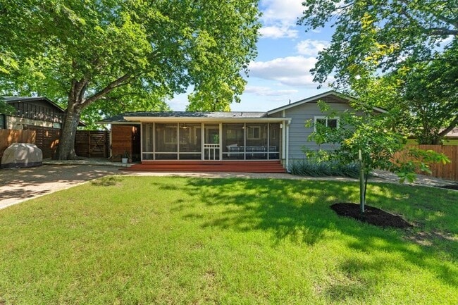 Building Photo - 3207 Carol Ann Dr