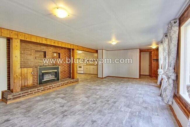 Building Photo - Spacious 3 Bed, 1 Bath Daylight Basement Apartment in Markham