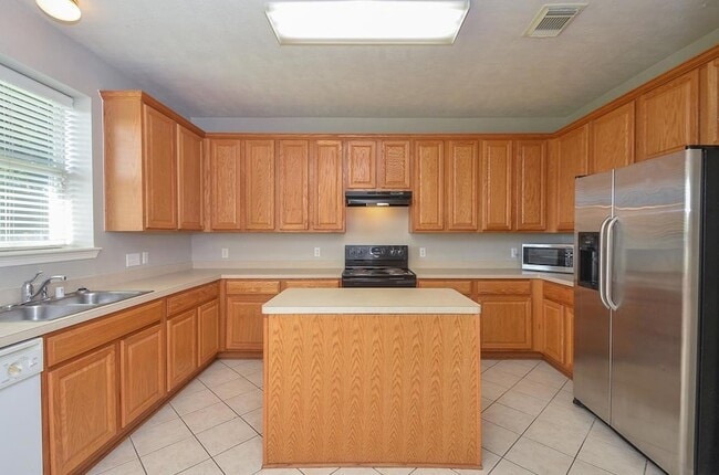 Building Photo - 5961 Whispering Lakes Dr