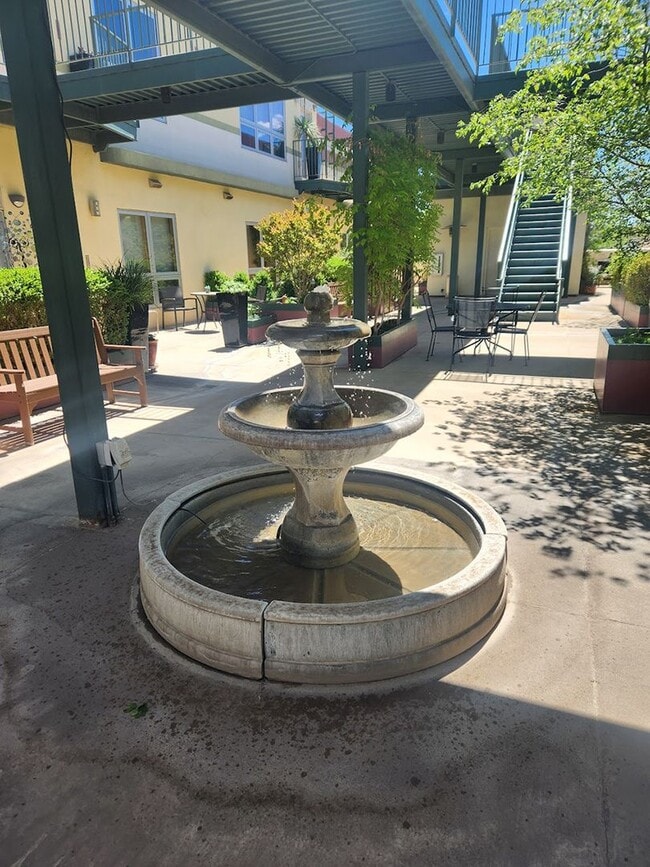 Building Photo - Charming Condo in Walkable Nob Hill – Comfort, Convenience & Peace of Mind