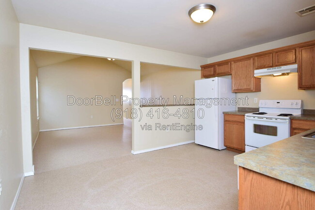 Building Photo - 6018 S Newport Ave