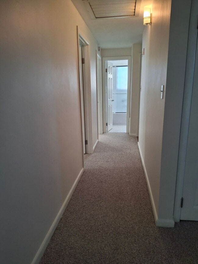 Building Photo - Charming 3-Bedroom Home with Backyard & Of...