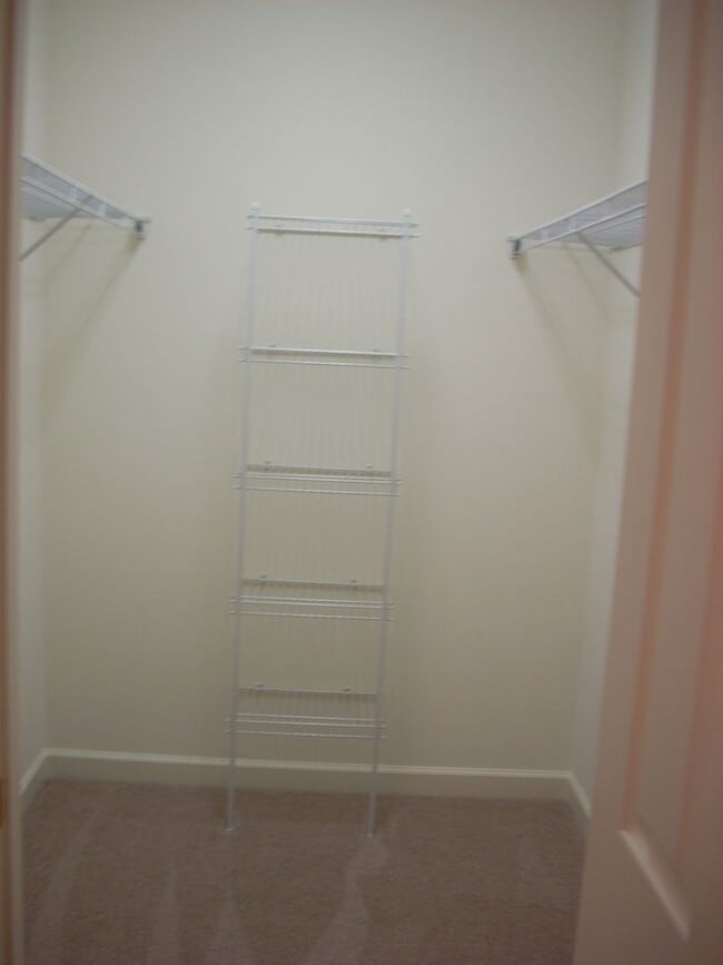 Building Photo - 1353SF 2BR 2.5BA w/garage