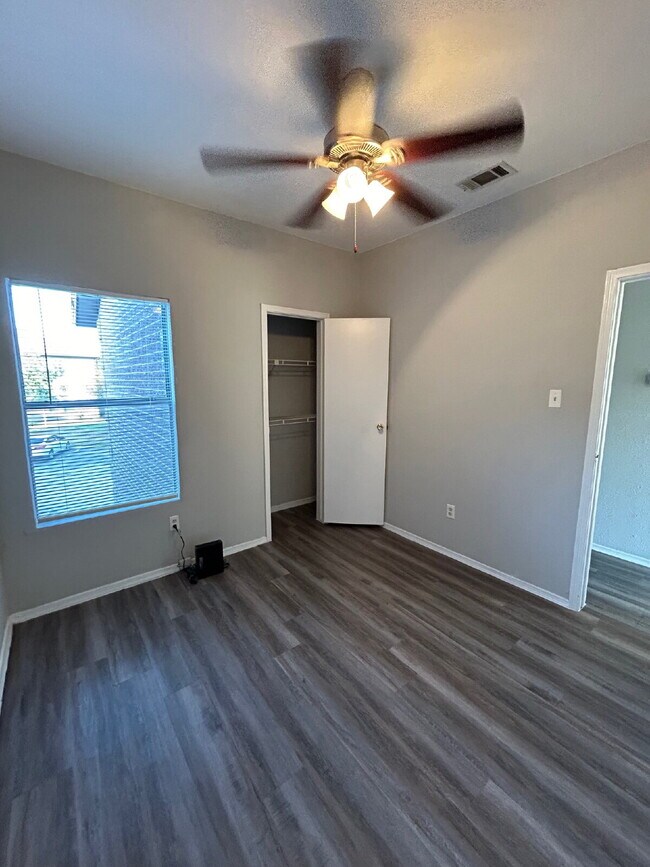 Building Photo - Updated 2 Bed/2 Bath North Austin Condo with Rare Greenbelt Views