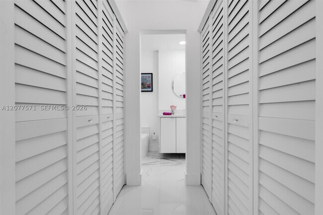 Building Photo - 3843 Alcantara Ave