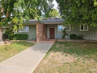 Building Photo - Available Now - Charming 3-Bedroom Home wi...