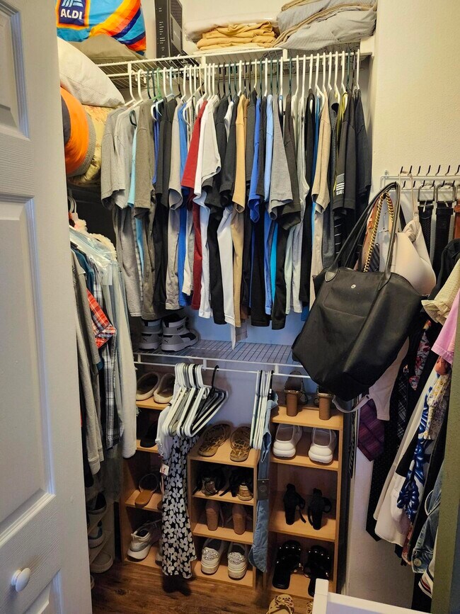 Building Photo - 533 NE 3rd Ave